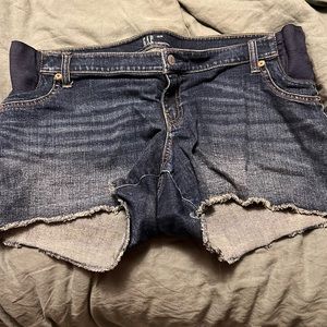 Gap maternity under belly cutoff Jean shorts